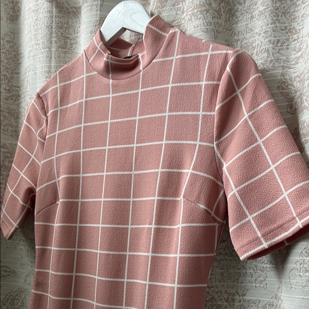 Pink Grid Pattern Dress - Picture 4 of 4